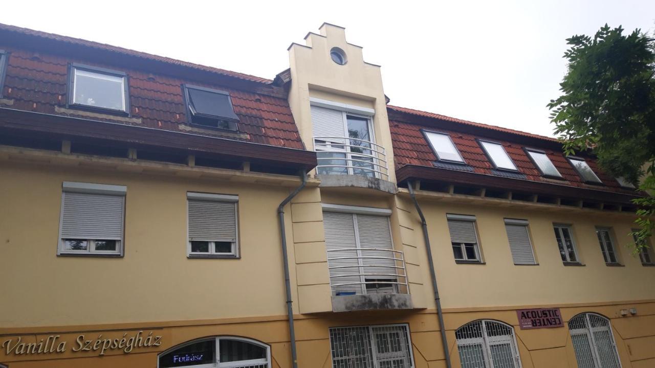 Buckingham Palace Apartman, Debrecen Esterno foto