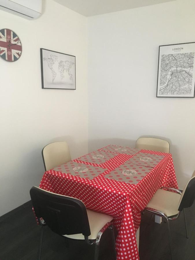 Buckingham Palace Apartman, Debrecen Esterno foto