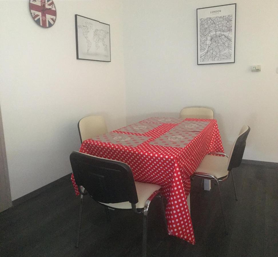 Buckingham Palace Apartman, Debrecen Esterno foto