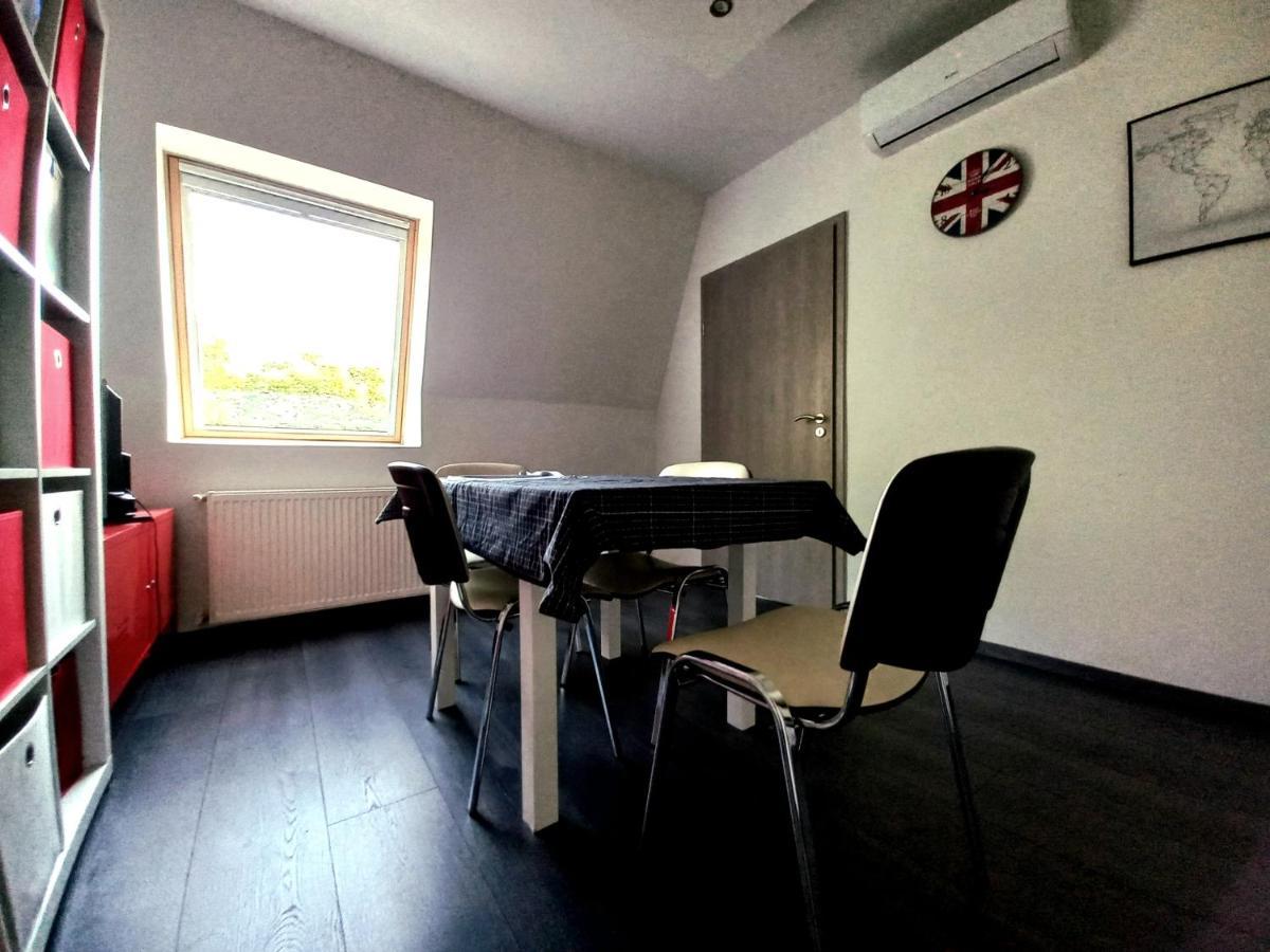 Buckingham Palace Apartman, Debrecen Esterno foto